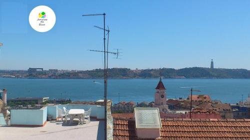 Misericordia Apartment | Windows of Bica-great view over river