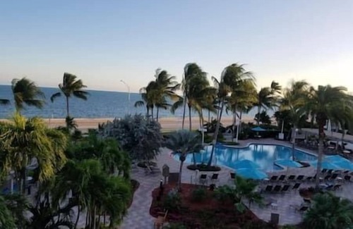 Key West Hotel | Windward Point Beachfront Resort, Hot Tub, Pool