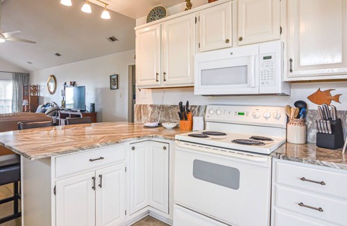 Alabama Gulf Coast House | Windy Cove! Plenty of room for the whole family. 5 minute walk to the beach!