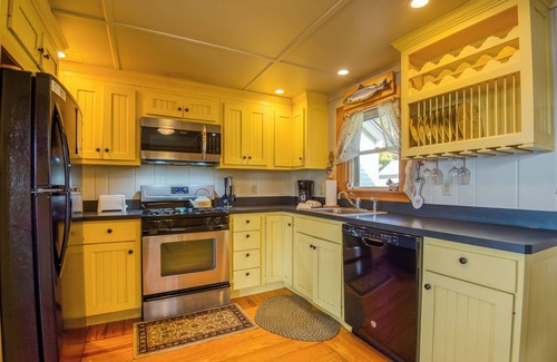 Rangeley House | Windy Cross | Private Waterfront, Dock, Hot Tub & Ping Pong