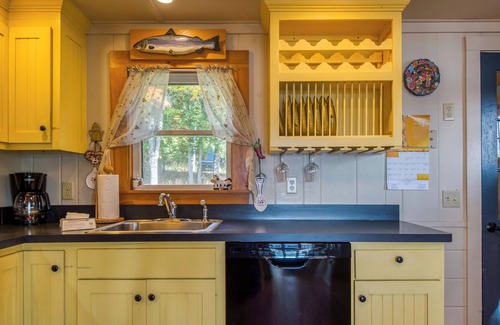 Rangeley House | Windy Cross | Private Waterfront, Dock, Hot Tub & Ping Pong