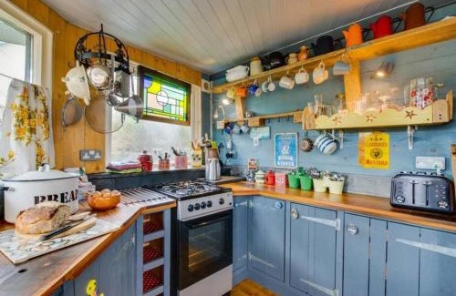 Parkmill Ski Chalet | Windy Hill - Three Cliffs Bay, Gower