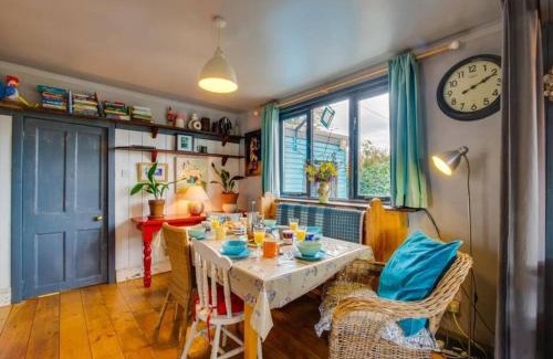 Parkmill Ski Chalet | Windy Hill - Three Cliffs Bay, Gower