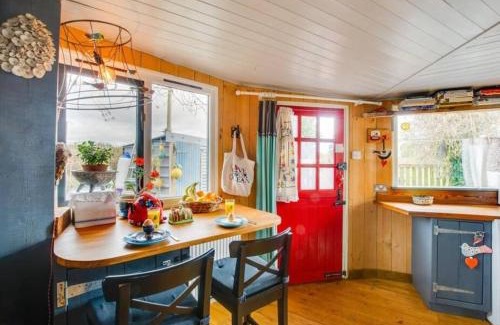 Parkmill Ski Chalet | Windy Hill - Three Cliffs Bay, Gower