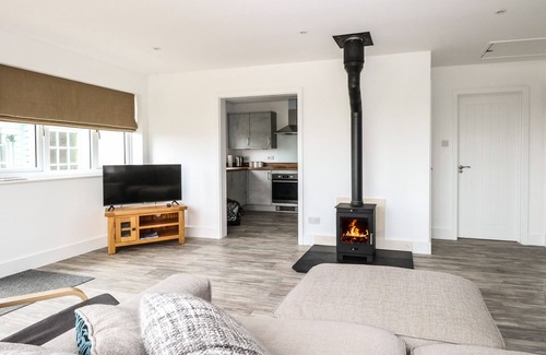 Irstead House | WINDYRIDGE, romantic, character holiday cottage in Sea Palling