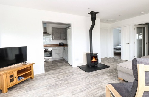 Irstead House | WINDYRIDGE, romantic, character holiday cottage in Sea Palling