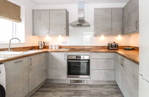 Irstead House | WINDYRIDGE, romantic, character holiday cottage in Sea Palling