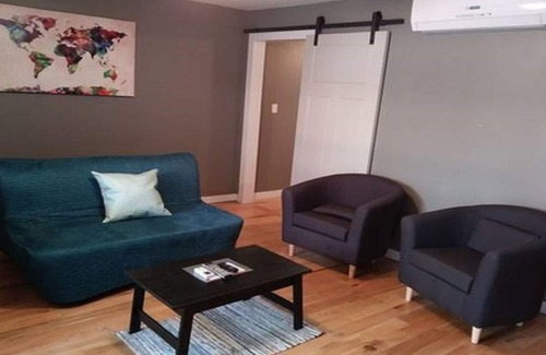 Hermann Apartment | Wine Alley West Suite