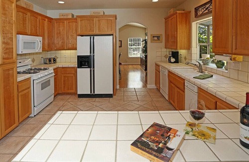 Los Olivos House | Wine Barrel Cottage - Graceful Charm and Fun in Los Olivos