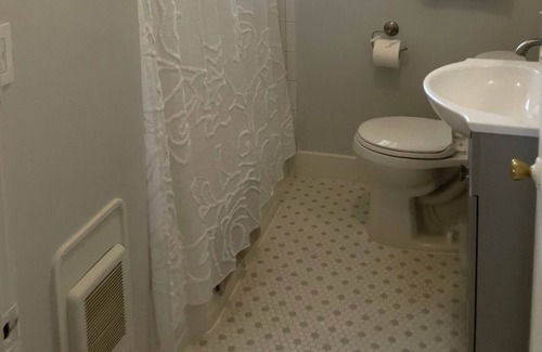 McMinnville Cottage | Wine Cottage in the heart of downtown historic McMinnville