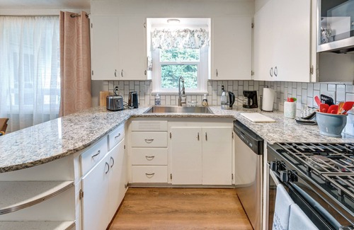 College Place House | Wine Country Charmer: 4 Mi to Dtwn Walla Walla!