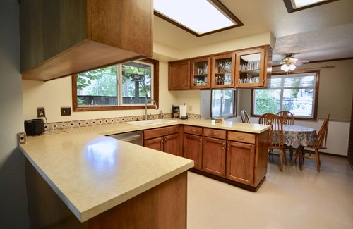 McMinnville House | Wine Country Garden Retreat & Free Wine Tastings!