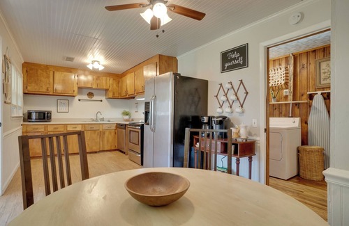 Dahlonega House | Wine Country Retreat w/Fire Pit + Sunroom!