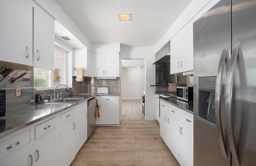 Dowagiac House | WINE, GOLF & REUNION RETREAT HOUSE