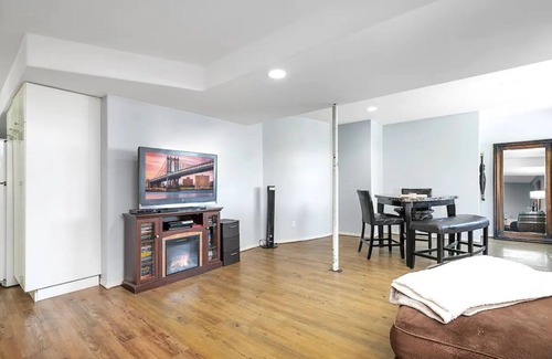 Central Okanagan House | Wine Trail Full Suite with Private Entrance, Patio and Views!