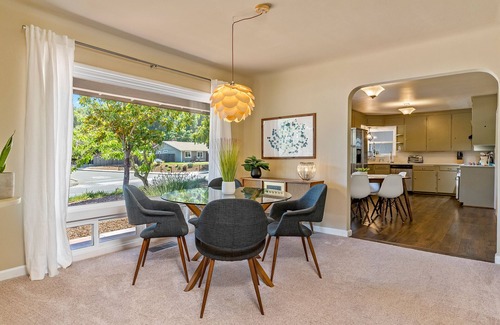 Paso Robles House | Winemakers Home🍷 Mid-Century Modern😎Pool⛱Walk to Downtown Paso!