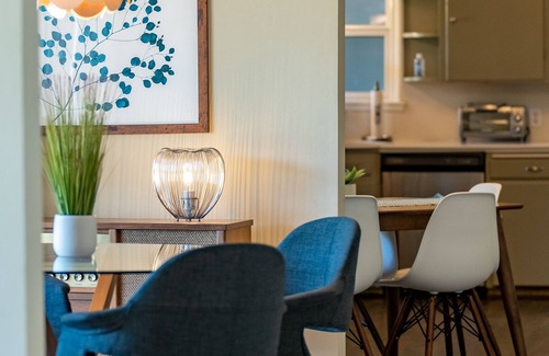 Paso Robles House | Winemakers Home🍷 Mid-Century Modern😎Pool⛱Walk to Downtown Paso!
