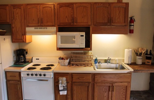 Makanda Cabin | Winetrail Cabin - Giant City SP, SIU, Cedar Lake, & Shawnee Forest minutes away!