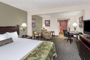 Orange Prairie Hotel | Wingate by Wyndham Peoria - Complimentary Area Shuttle