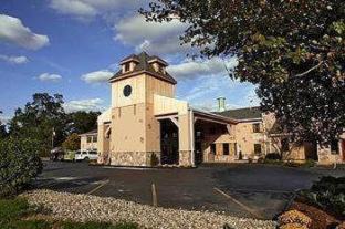 South Bend Hotel | Wingate by Wyndham South Bend - Notre Dame