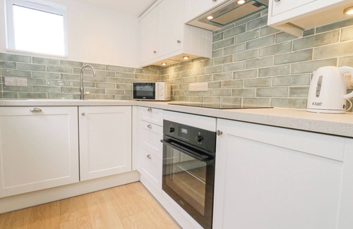 Weymouth House | WINKLE COTTAGE, family friendly, with a garden in Weymouth