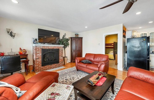 Alton Bay House | Winnie Waterfront - Beautiful Lakefront Home! sandy water, Close to Gunstock!