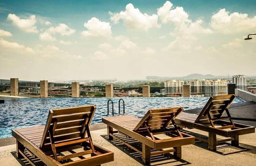 Taman Melaka Raya Apartment | WinnieThePooh#BathtubPoolSeaview