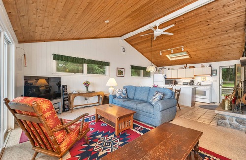 Meredith House | Winnipesaukee House and Guest House Sleeping 8