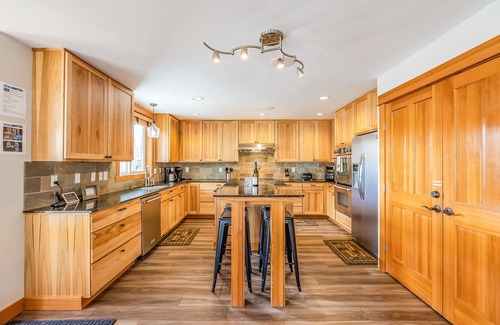 Ronald House | Winter at Its Finest | Private Spa/GameRm/PetOK+Snow Views+Free Night Upgrade