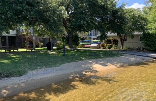 Moncks Corner House | Winter Beachfront Lakehouse w beautiful sunsets. Short term monthly rentals.