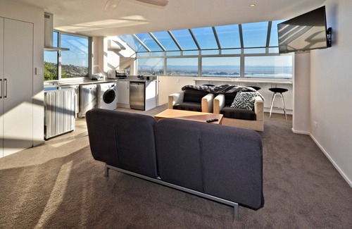 Christchurch Apartment | Winter Escape! Panoramic views and total privacy.