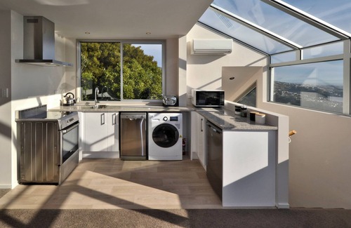 Christchurch Apartment | Winter Escape! Panoramic views and total privacy.