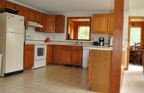 Eidelweiss Village Ski Chalet | Winter Escape! Relax, ski, shop, etc! NConway/Eidelweiss.