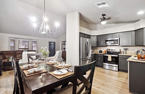 Phoenix House | Winter Fun- Sleeps 16- Heated pool - optional