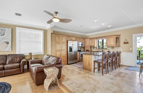 Isles of Capri House | Winter Getaway by the Bay-Pool & Spa! Direct Water View! Near Marco Is. Beaches.