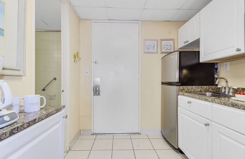 Myrtle Beach Condo | Winter Rates! Comfortable Studio Suite with Full Kitchen!
