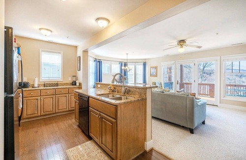 Banner Elk House | Wintergreens R1021- Mountain Condo, Mountain View, Gated Resort, Indoor/Outdoor Pools and Hot Tu.