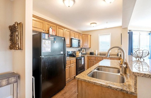 Banner Elk House | Wintergreens R1021- Mountain Condo, Mountain View, Gated Resort, Indoor/Outdoor Pools and Hot Tu.