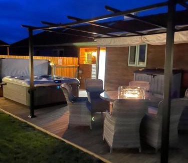 Evesham House | Wisteria Barn hot tub holidays in the Cotswolds