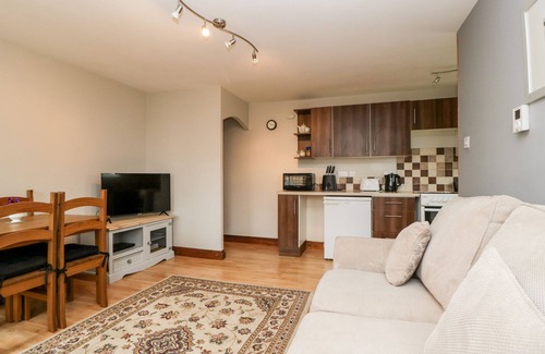 Highbridge Cottage | WISTERIA CHALET, with a garden in Watchfield