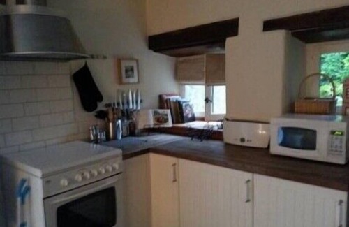 Vengeons Cottage | Wisteria Cottage 3 bedroom in the beautiful Normandie Countryside France