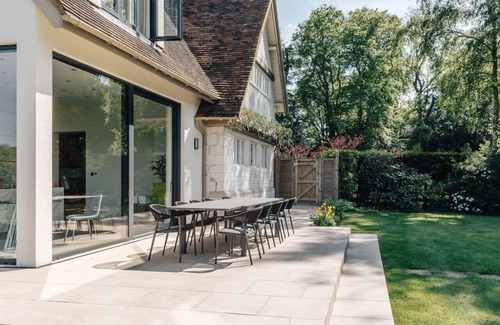 Medmenham House | Wisteria House - Sleeps 10