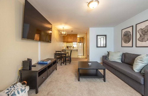 Hood River Condo | Within minutes to Downtown, breweries and waterfront!