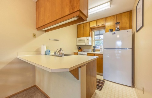 Hood River Condo | Within minutes to Downtown, breweries and waterfront!