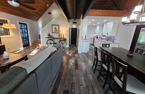 Dunnellon Cabin | Withlacoochee Riverside Retreat near Rainbow & Crystal Rivers sleeps 16 5br 4ba