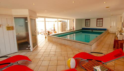 Bensersiel Hotel | Wohlfühlhotel Hörn van Diek Garni mit Schwimmbad