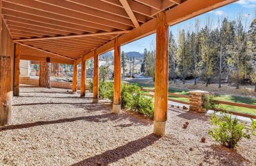 Big Bear Lake House | Wolf Creek Castle at Bear Mountain~ Hot Tub~ Games