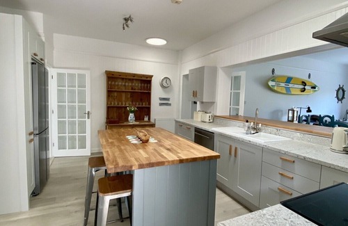 Wittering House | Wonderful home 2min walk to Beach on private beach road, close to West Wittering