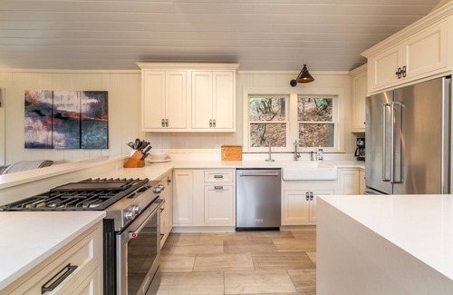Highlands Cabin | Wonderfall Cottage | Beautiful Home & Carriage House with Waterfall & Dramatic Mountain Views