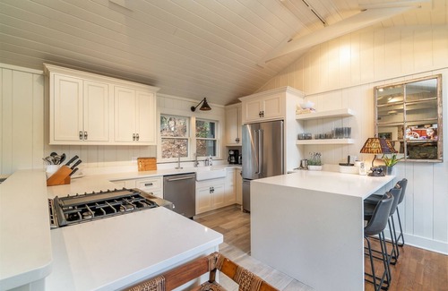 Highlands Cabin | Wonderfall Cottage | Beautiful Home & Carriage House with Waterfall & Dramatic Mountain Views